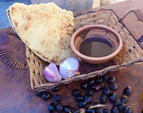 دورية_نحو_الشرق بحثا عن زيت الزيتون