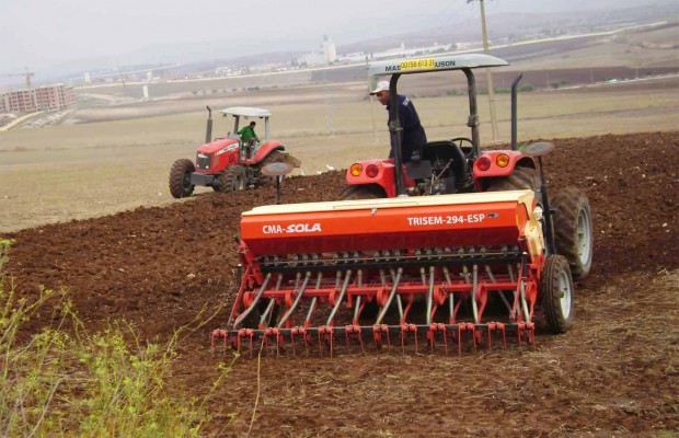 Algérie (Bouira) - Lancement officiel de la campagne labours-semailles
