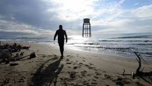 Planète (Europe) - En Albanie, la bataille perdue des bunkers anti-atomiques face à la mer