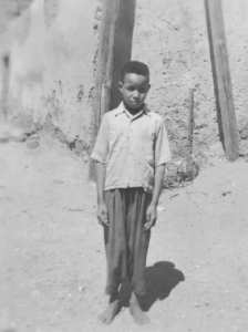 في الصورة رابح رابحي، طفل فقير يبلغ من العمر خمس سنوات