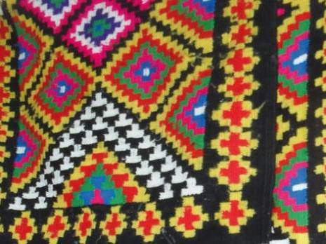 Le tapis nemmemcha s'effiloche                                    Artisanat à Tébessa