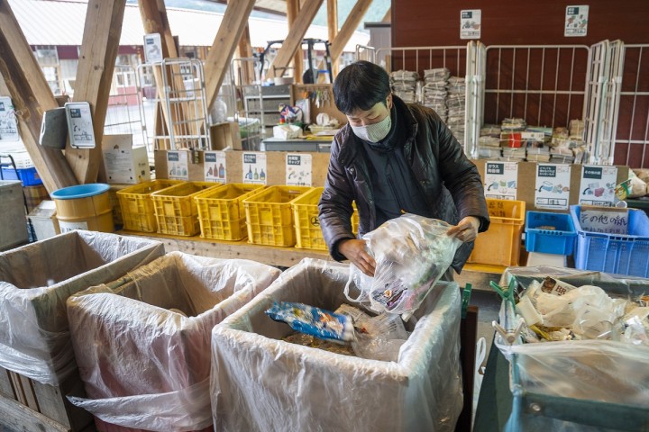 Planète (Japon/Asie) - À Kamikatsu, le recyclage maximal s’épuise face à la surconsommation