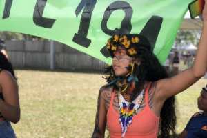 Planète (Amérique du Sud) - À Brasilia, les peuples autochtones campent pour défendre leur terres