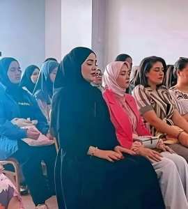 🔴 يدفعوا #مليون سنتيم باش يغمضوا عينيهم و يقولولهم   أنت قوية أنت مكافحة ، كوني صلبة  😱😱