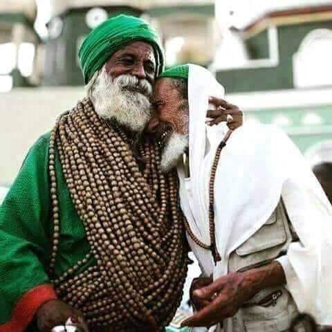 رأى أحد العشاق في طريقه أحد المجاذيب !؟