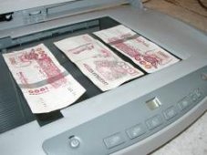 توقيف مالي وبحوزته قصاصات لتزوير النقود بوهران