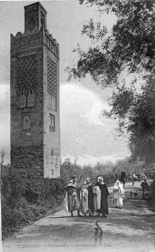 تأسست الدولة الإدريسية سنة ١٧٢ (٧٨٨م) وانتهت بالقبض على الحسن الحجام سنة ٣١١ (٩٢٣ م)