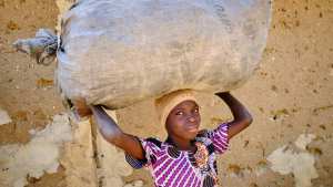 Planète (Afrique) - Inondations et sécheresses forcent plusieurs millions d'enfants à quitter l'école pour aider leur famille