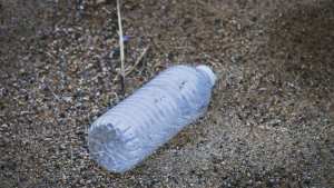 Planète (Europe) - Une consigne pour les bouteilles plastique en France ? Le gouvernement relance le débat