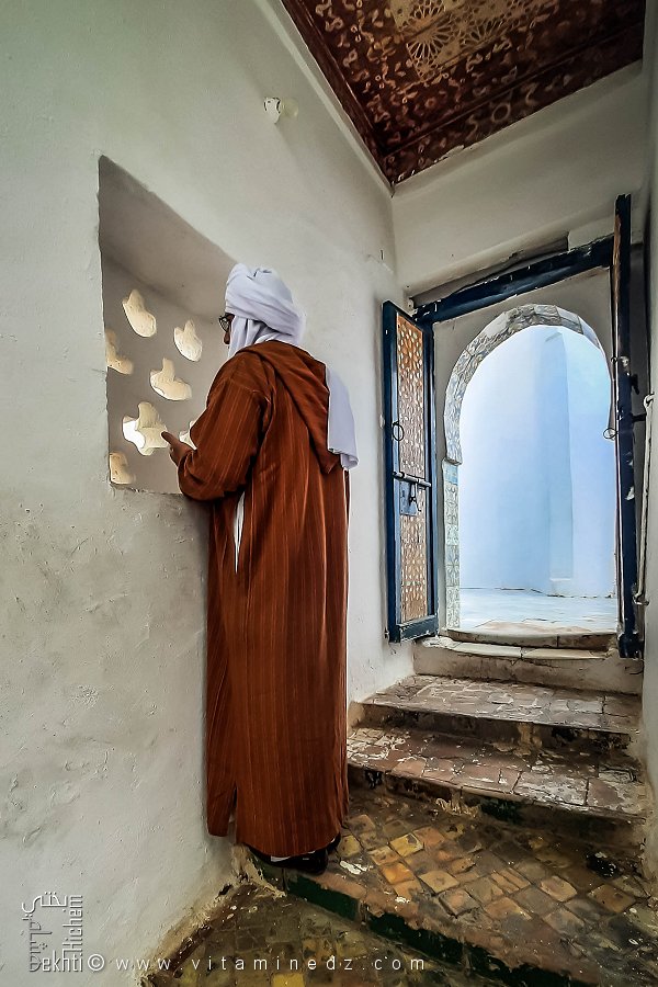 ديوان أبو مدين التلمساني : ما لذة العيش إلا صحبة الفقرا