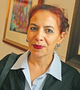 «Je transforme des images puisées de mes souvenirs pour créer d'autres mondes»                                    Djahida Houadef. Artiste peintre