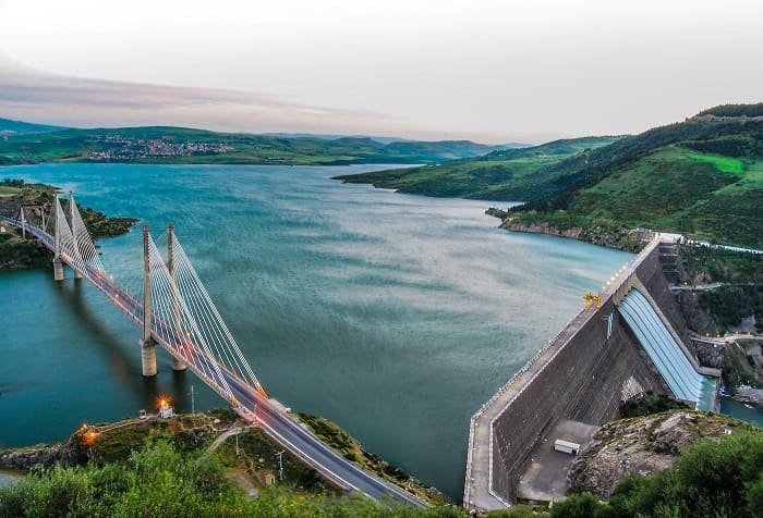 Algérie (Mila) -  le barrage de Béni Haroun apte à abriter une station solaire flottante