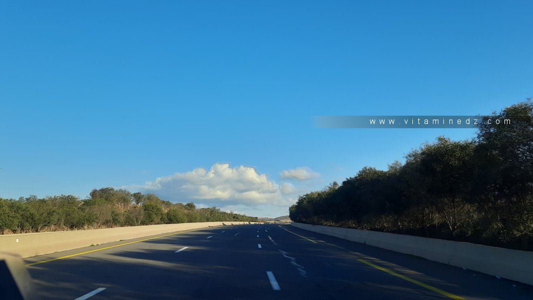 Etat délabré de l'autoroute Est Ouest (Algérie)