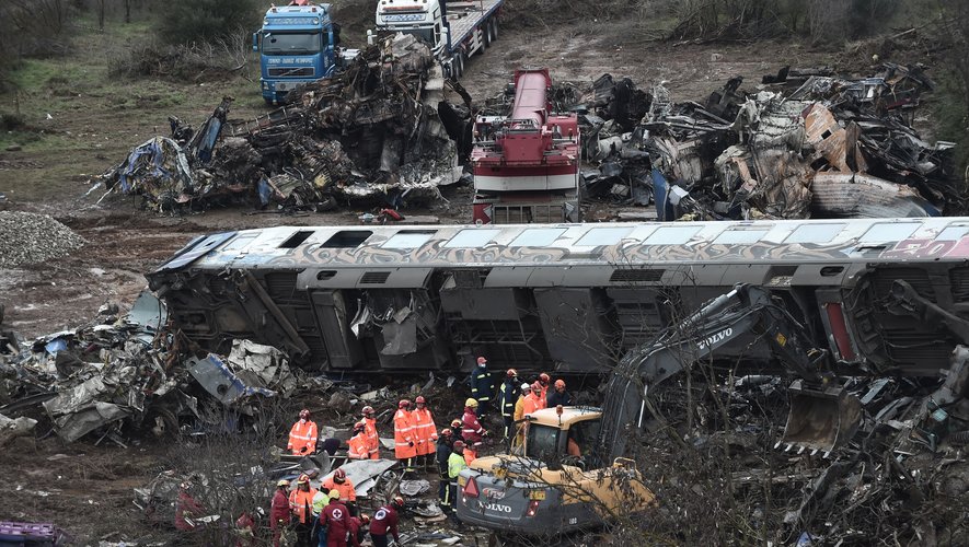 Planète (Europe) - Terrible accident de train en Grèce: retour sur le pire drame ferroviaire du pays qui a fait au moins 57 morts