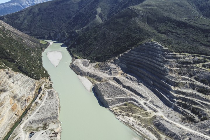 Planète (Albanie/Europe) - Historique: le dernier fleuve sauvage d’Europe devient intouchable