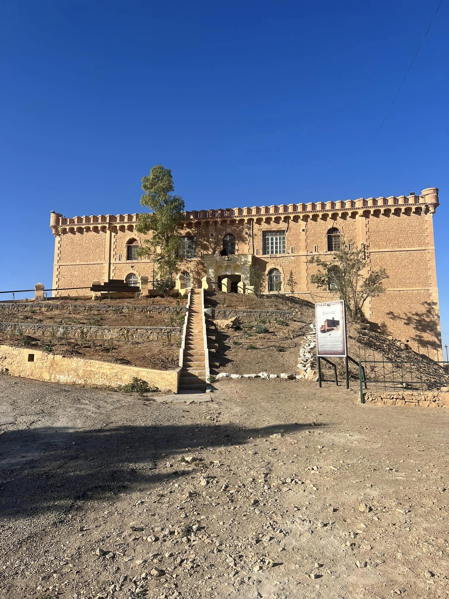 هذه صور للقلعة المسماة بوسكارين (BOUSCARENE)