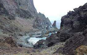 Planète (Amérique du Sud) - Au Brésil, des croûtes de déchets plastiques se sont formées dans des rochers