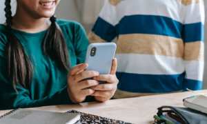 L’utilisation excessive des smartphones nuit à la santé mentale et physique des élèves