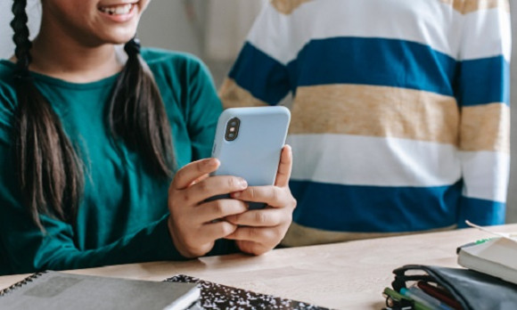 L’utilisation excessive des smartphones nuit à la santé mentale et physique des élèves