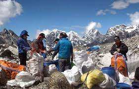 Planète (Népal/Asie) - Pollution : «Une vraie décharge»… Plus de 1,6 tonne de plastiques ramassés dans l’Himalaya