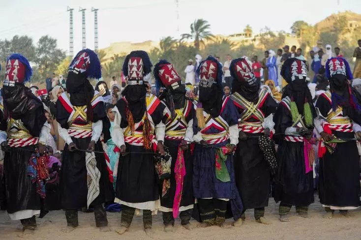 Algérie: danses et chants ancestraux pour le festival touareg de Sebeiba