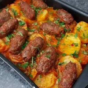 Des pommes de terre avec des boulettes de viande ou de la kefta, au goût incroyable! 💯👌