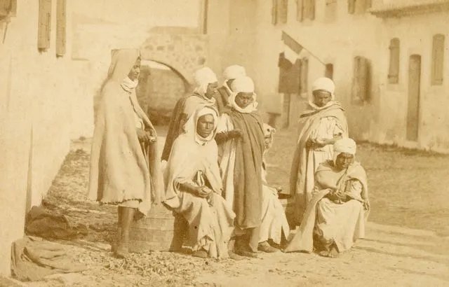 تكشف قصة الآلاف من 