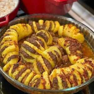 Pommes de terre au four avec viande hachée