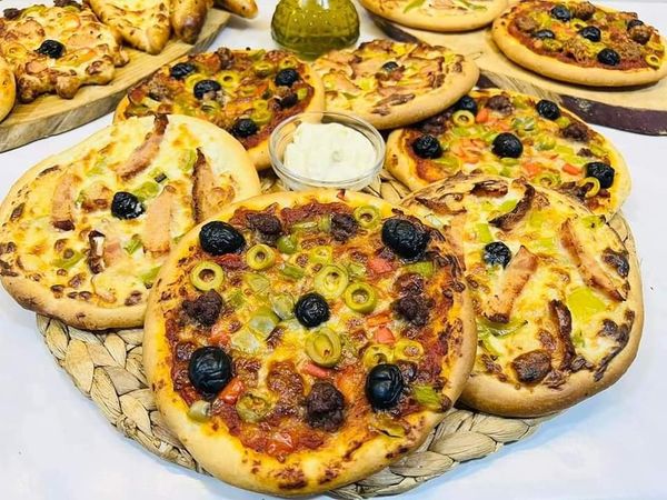 ميني بيتزا  🍕بعجينة سحرية رائعة