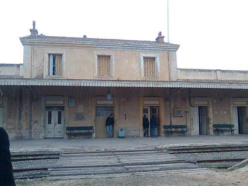 Oued Tlélat : La gare ferroviaire dans un état déplorable