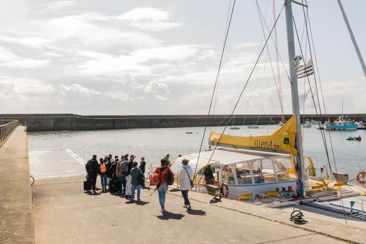 Planète (France/Europe) - Plutôt qu’un gros ferry, ces voyageurs prennent un voilier