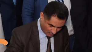 SILA Le ministre de la Communication signe son nouveau livre  le journaliste exceptionnel...comment écrire dans les médias modernes