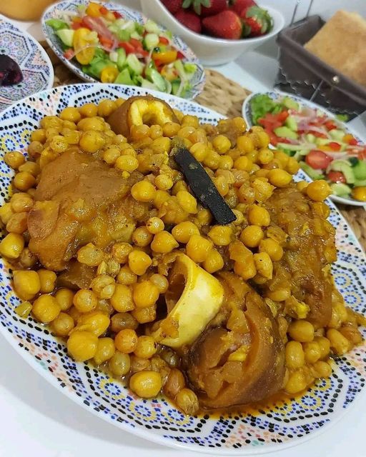 الكرعين (كوارع)بالحمص من الأطباق التقليدية