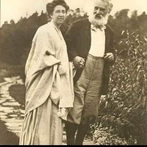 ALLO , qui signifie, 