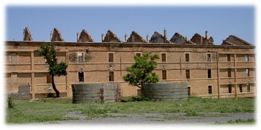 الثكنة العسكرية وساحة السلاح (سور الغزلان)