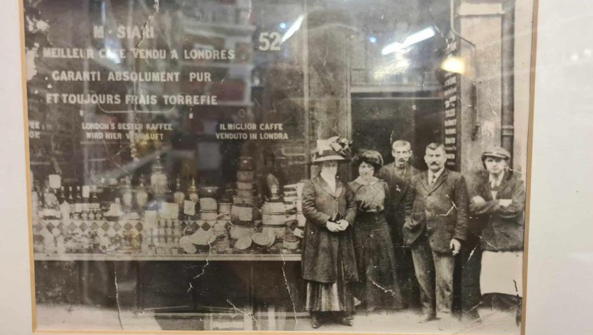 Il figure parmi les commerces centenaires au coeur de Londres L'irrésistible Algérian-Cofee Store