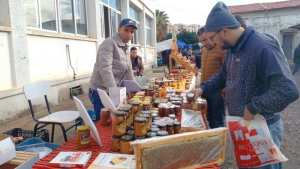 Salon du miel Plusieurs variétés de miel exposées