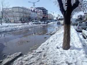 عين أرنات (بالفرنسية: Ain Arnat)