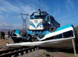 Oued Ghir (Béjaïa) -  Un train percute un camion et fait 3 blessés à Mellala