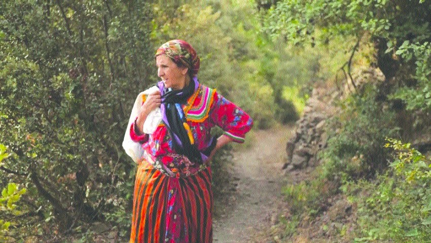 Projection du documentaire « Azar » de Malik Bourkache à l’IFA Hommage à la femme kabyle