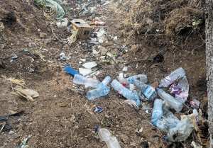 Chréa (Blida) -  Immondices jetés dans la nature et vandalisme
