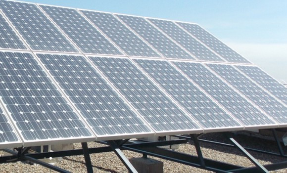 Algérie (Illizi) -  un village bientôt alimenté en électricité à 100% solaire