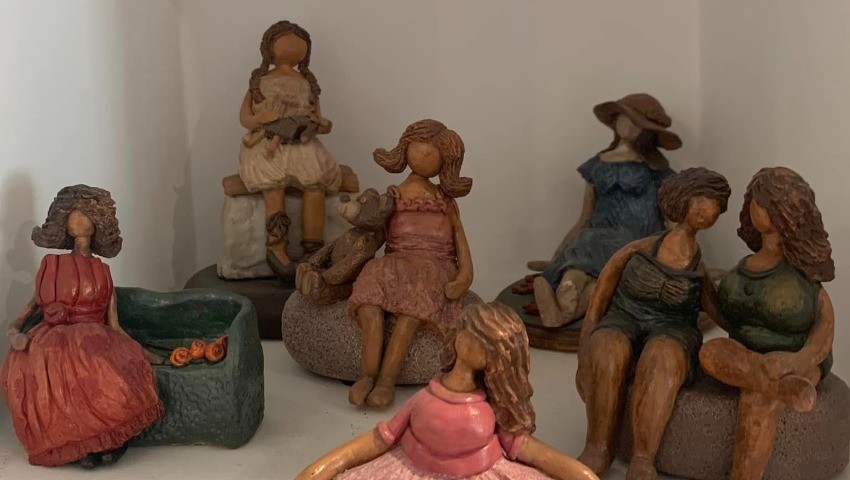 Galerie Dar El kenz Amina Hamoutene expose sa «Passion d'argile»