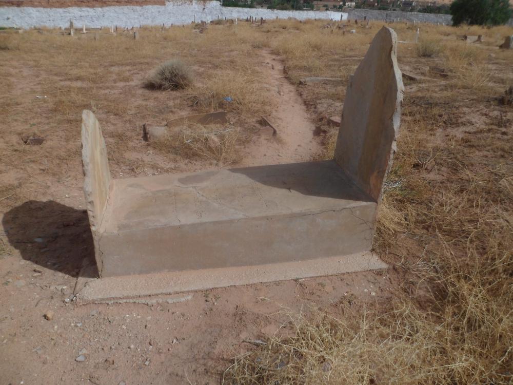 قبر الكاتبة النمساوية إزابيل إبرهارد