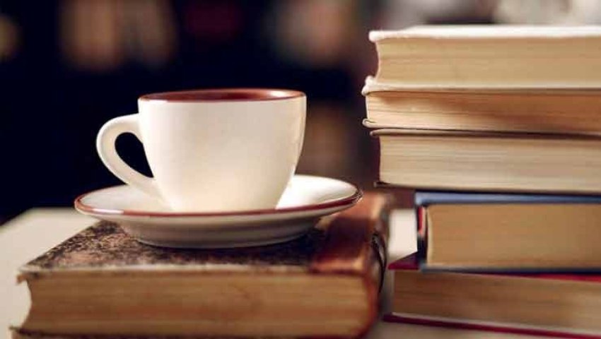 Un café littéraire à Seraïdi