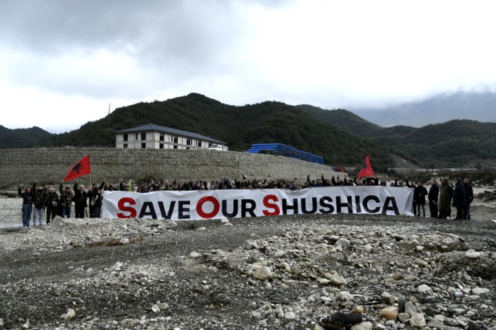 Planète (Europe) - Une rivière détournée pour le tourisme: en Albanie, la colère monte
