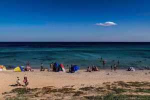 Planète (Afrique) - Des températures de près de 50 °C, un littoral qui s’érode: comment attirer les touristes dans une Tunisie percutée par le dérèglement climatique