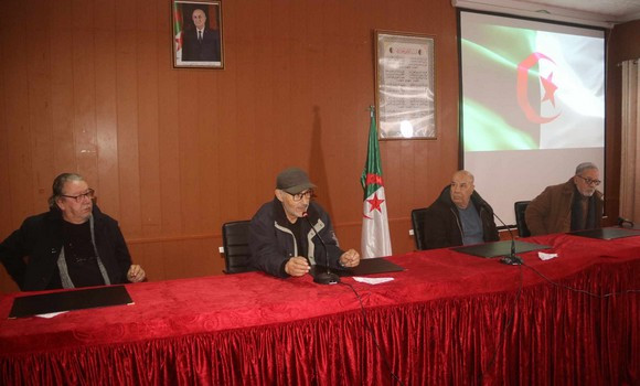 Bouira rend hommage à l'artiste plasticien Arezki Larbi