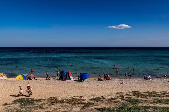 Planète (Afrique) - Des températures de près de 50 °C, un littoral qui s’érode: comment attirer les touristes dans une Tunisie percutée par le dérèglement climatique