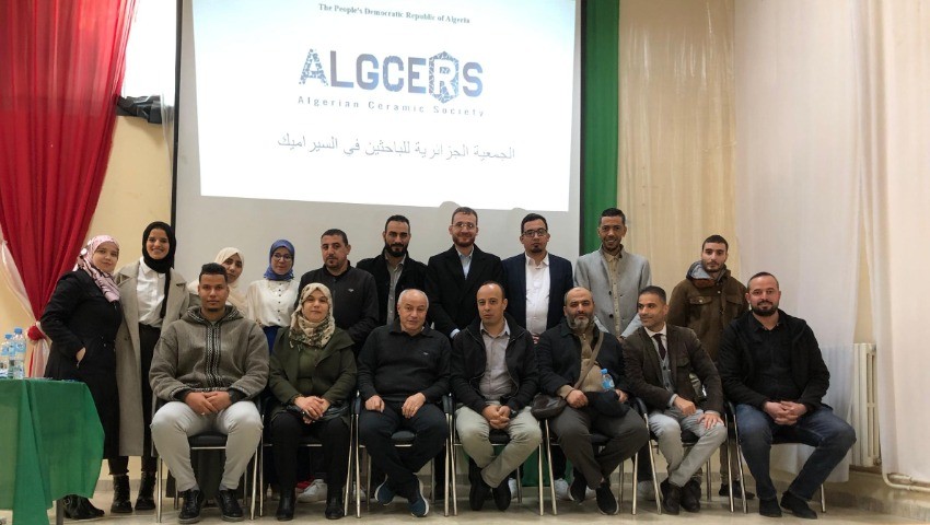 Ses membres allient parcours académiques et expérience professionnelle AlgCers, une passion pour la céramique